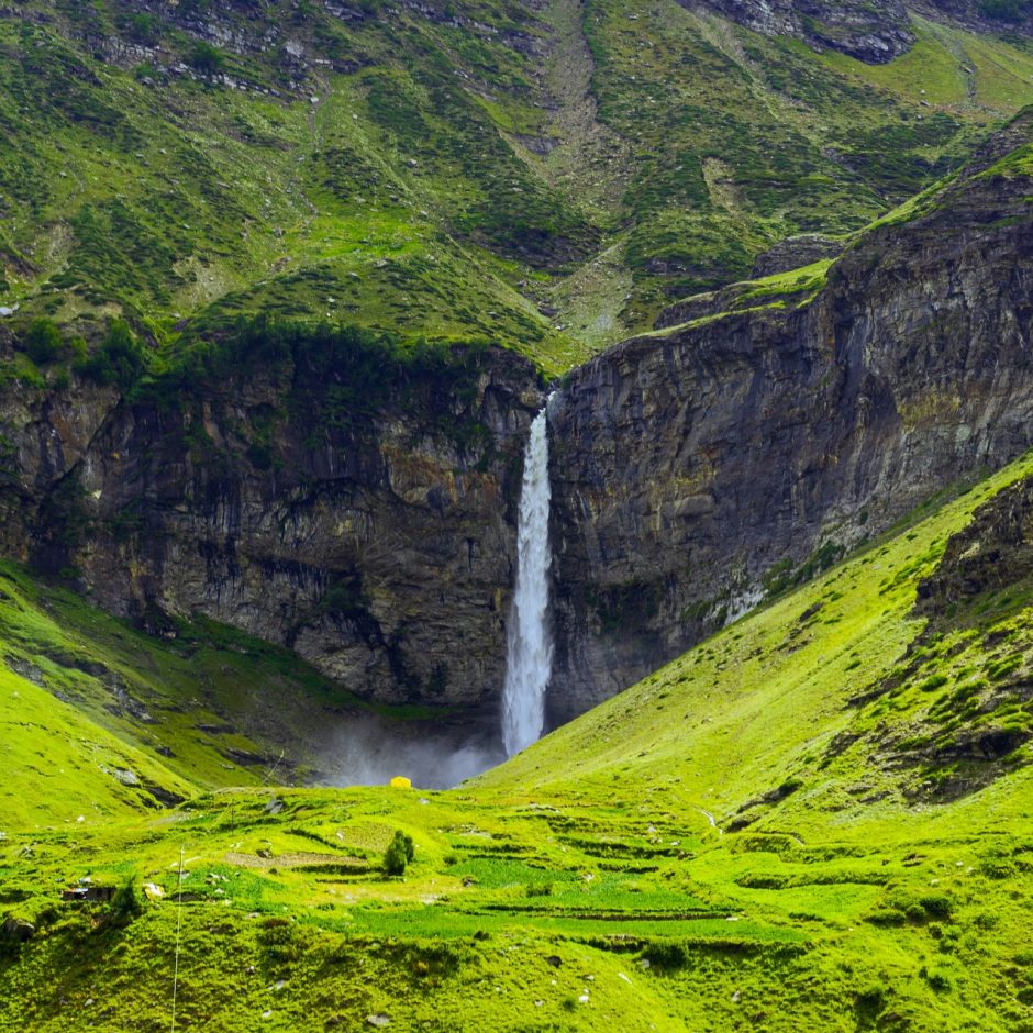 Sissu Waterfall in Himachal Pradesh, cascading down from the mountains, a breathtaking natural attraction accessible via taxi servic